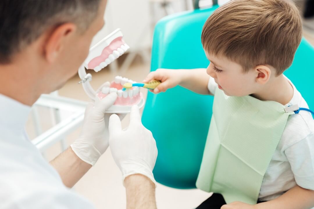 child visit to dentist
